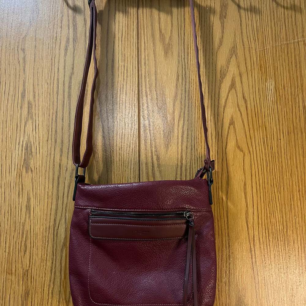 David Jones Burgundy Leather Crossbody Bag – Classic & Minimal